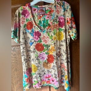 Johnny Was Colorful Floral V-Neck Tee 🐎🌺